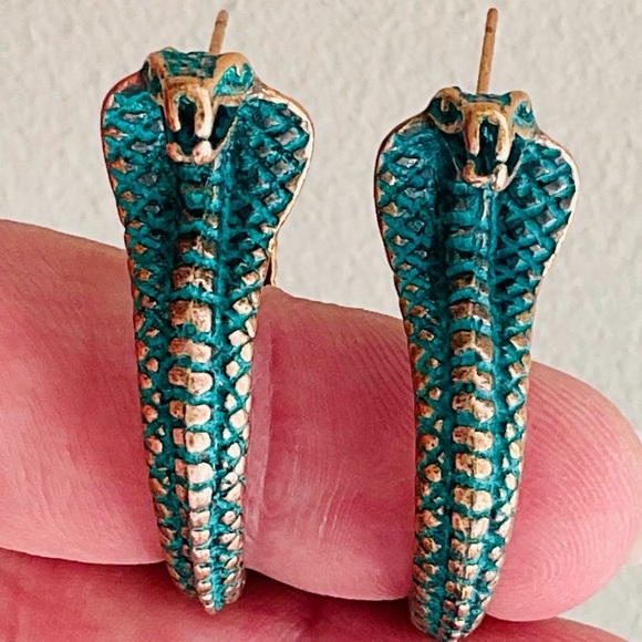 Jewelry - Vintage Look Dangle Drop Serpent Long Stud Earrings